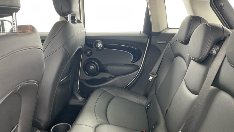 MINI Hatchback 1.5 Cooper Classic 5dr Auto Petrol Hatchback